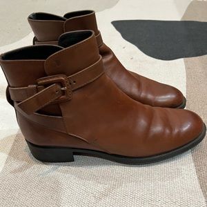 Tod’s brown leather flat ankle boots